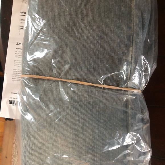 Levi’s messed up an order I made - Picture 4 of 5